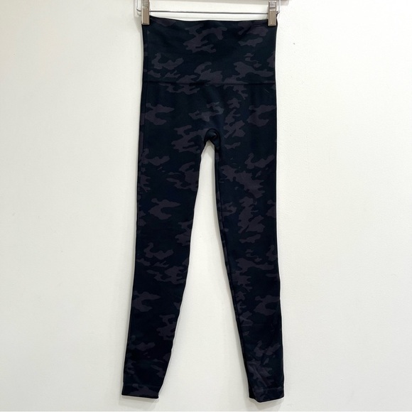 Spanx Look at Me Now Seamless Cropped Leggings Black Gray Camo Size Small - Picture 3 of 14